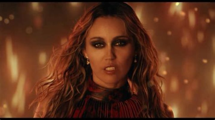 Alexandra Stan Drops Music Video For New Single "9 Lives"