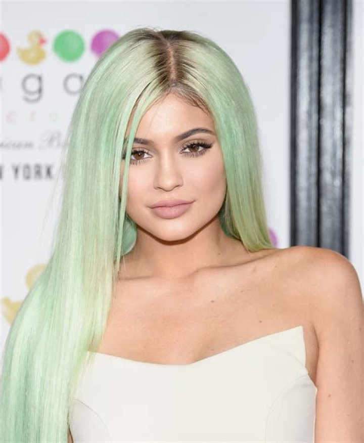 Kylie Jenner Debuts Her New Bright Bleached Hair